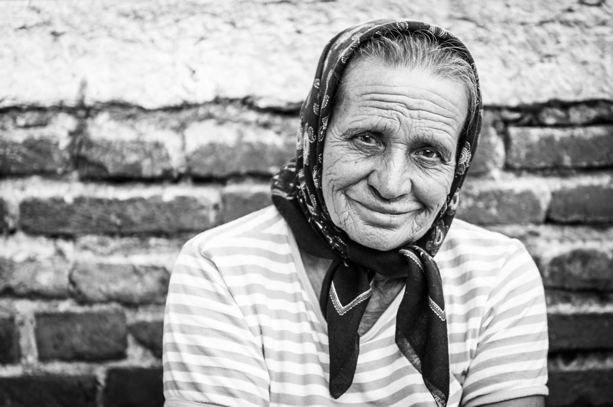 woman-in-the-streets-of-verona