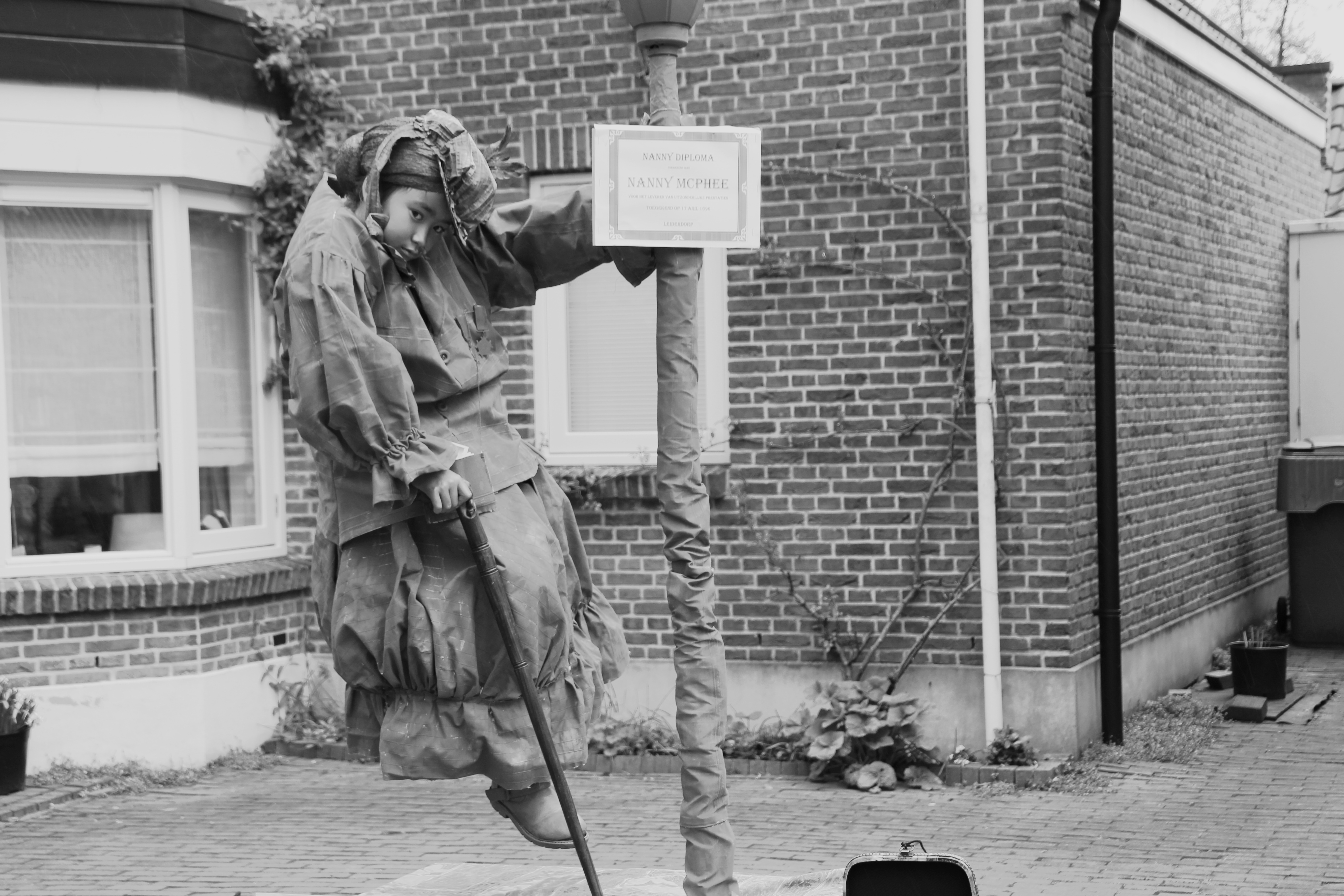 nanny-mcphee-living-statues