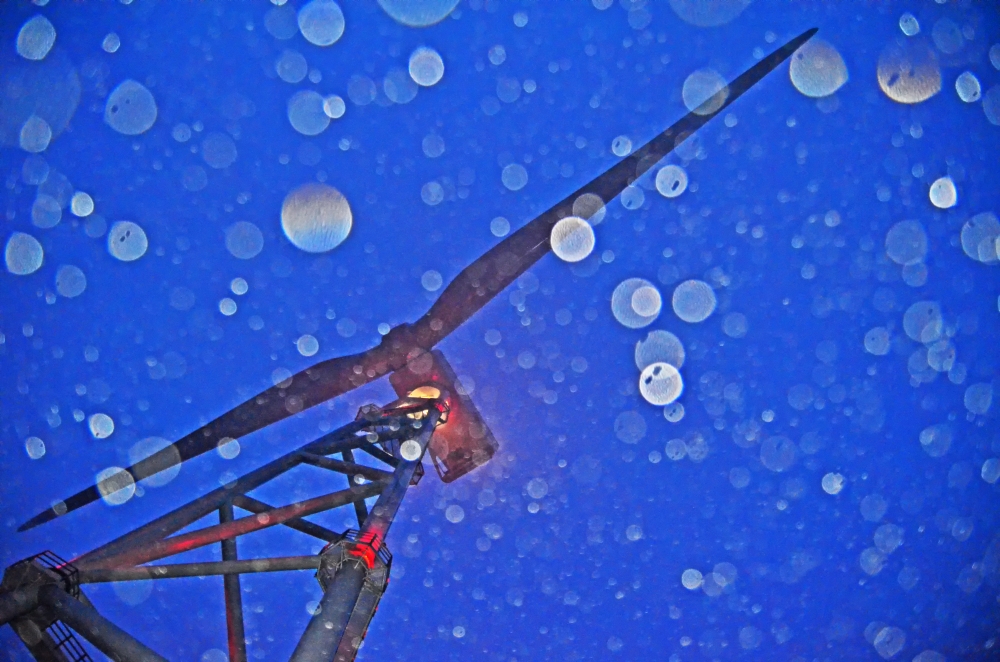 windturbine-in-de-regen