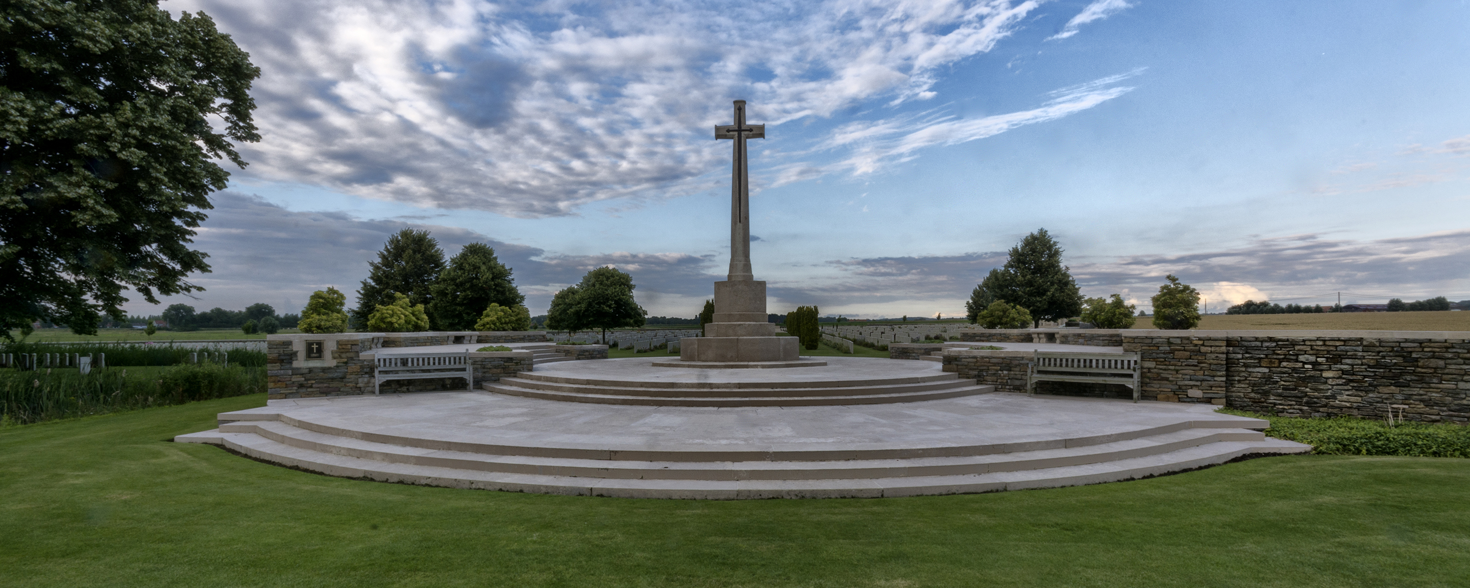 militair-kerkhof-te-ieper-1