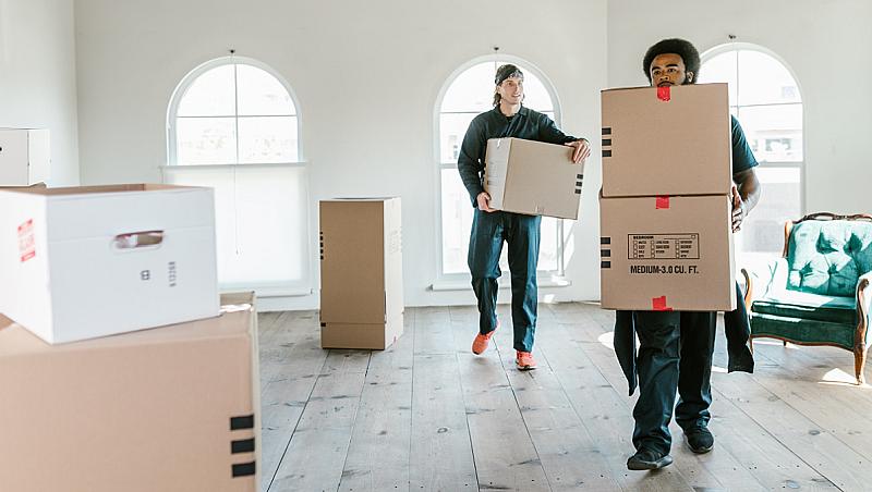 56-procent-van-nederlanders-laat-werklieden-liever-niet-alleen-in-hun-woning