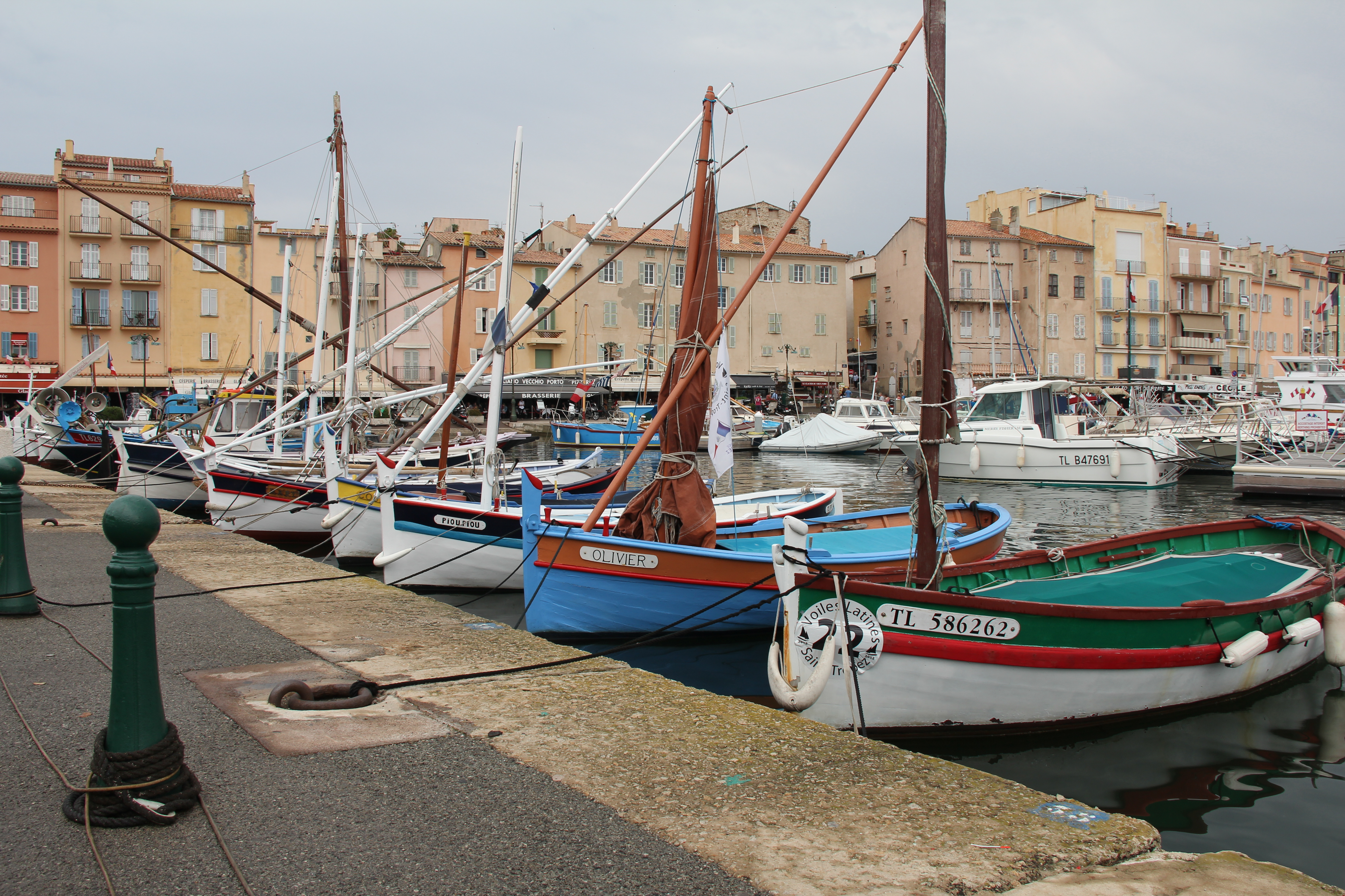 de-skyline-van-de-haven-van-saint-tropez