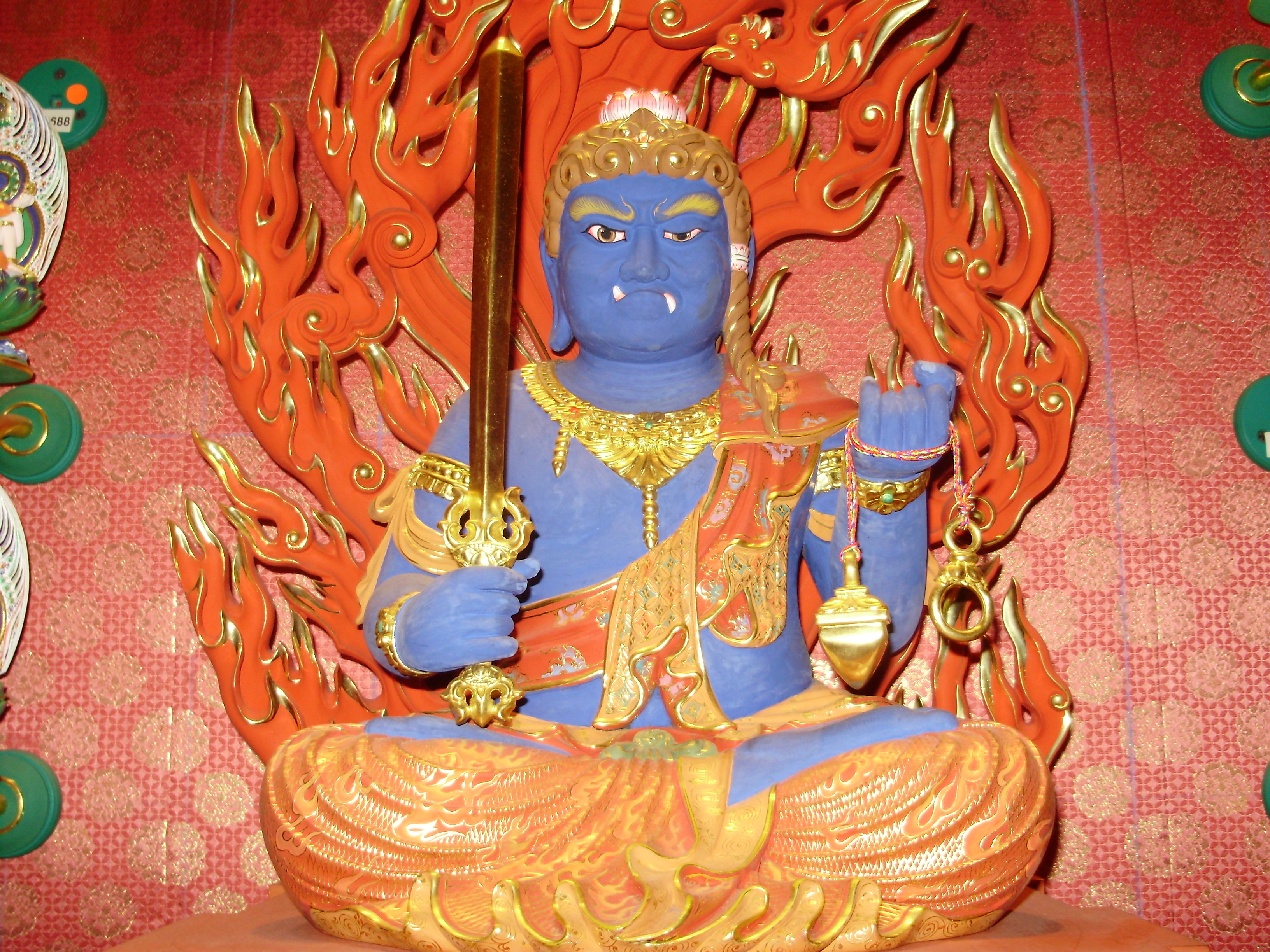 in-de-temple-in-singapore