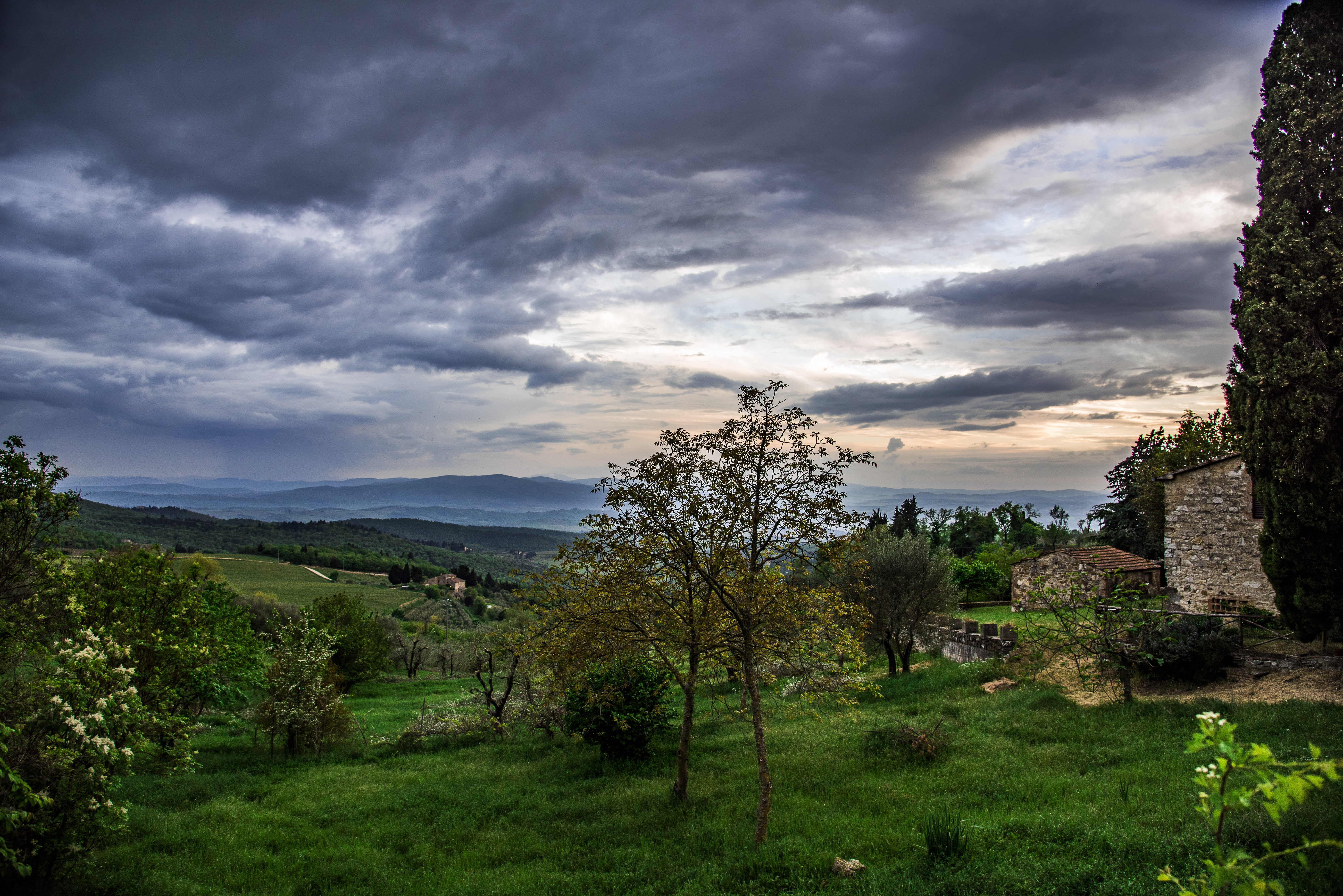 de-prachtige-groene-heuvels-in-toscane-in-de-lente