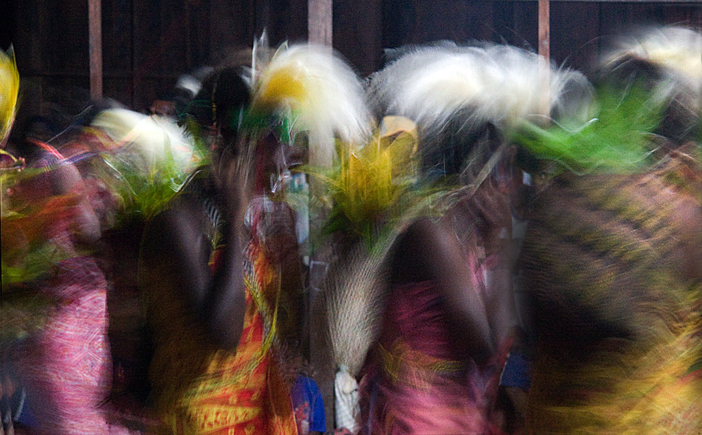 dans-in-senopi-irian-jaya